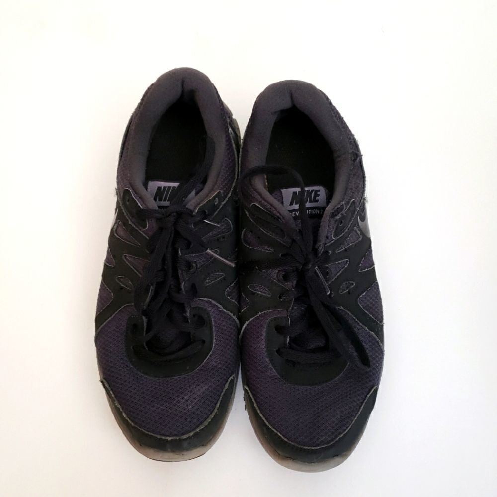 Nike Revolution 2 athletic shoes 